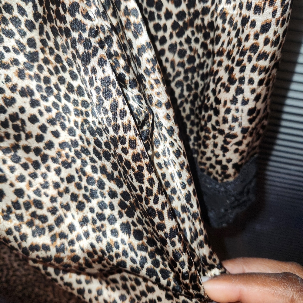 Intimate Essentials Robe Size Med - Picture 5 of 6